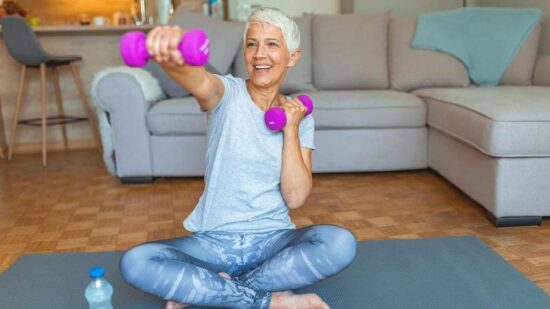 Как спорт влияет на сон: тренер объяснил, что будет, если делать упражнения вечером