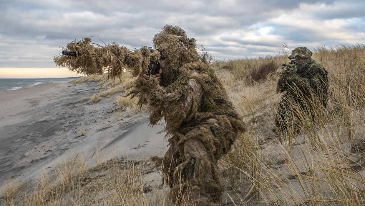 Военнослужащие ЮВО «защитили» побережье Каспия от вражеского десанта во время учений