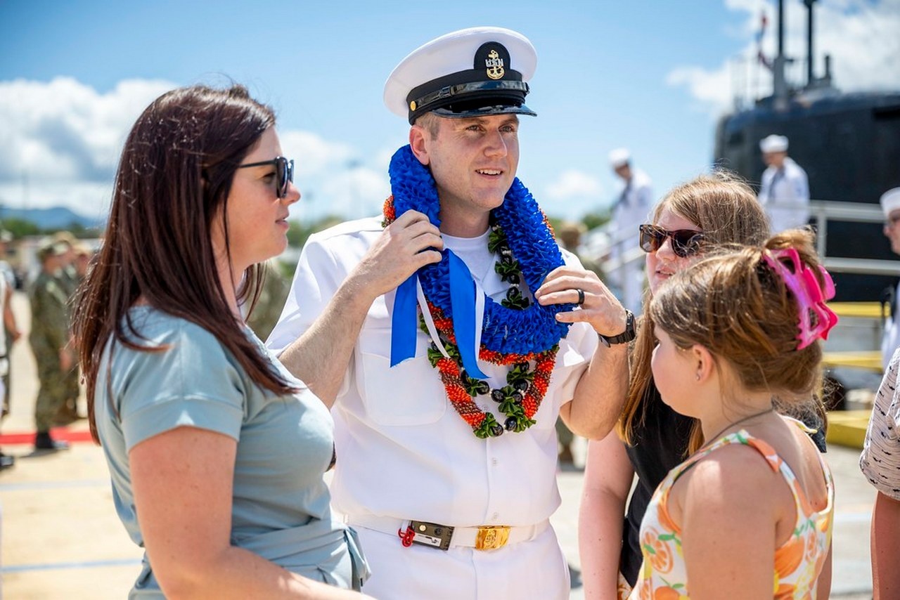 Президент США опирается на военных правильной сексуальной ориентации.