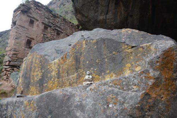 Задняя часть каменного алтаря Наупа Вака.