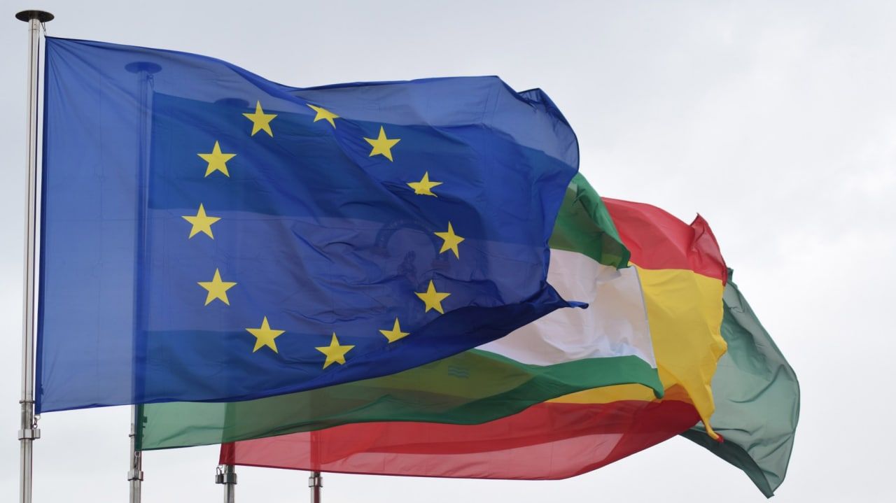 Экономист Колташов: Европа способна полностью отказаться от поддержки киевского режима Весь мир