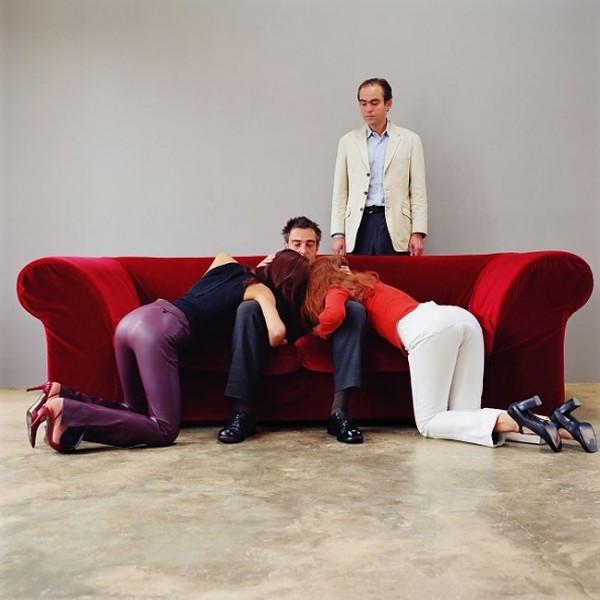 Одетая порнография – фотографический оксюморон Эдуара Леве Одетая порнография – фотографический оксюморон Эдуара Леве