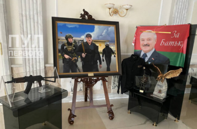 «За батьку»: во Дворце независимости в Минске выставили автомат Лукашенко
