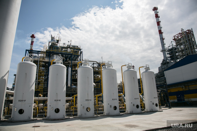 Бензин может подорожать до 100 рублей