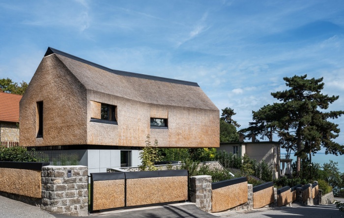  dezeen.com.