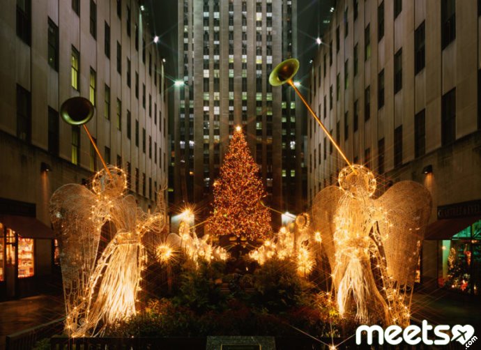 angels near new year tree