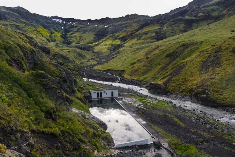 Тайный бассейн Исландии, страны водопадов и геотермальных источников бассейн, можно, Seljavallalaug, плавать, стране, только, туристы, находится, место, вокруг, несмотря, самых, время, бассейна, Исландии, примерно, детей, здесь, именно, оставляют