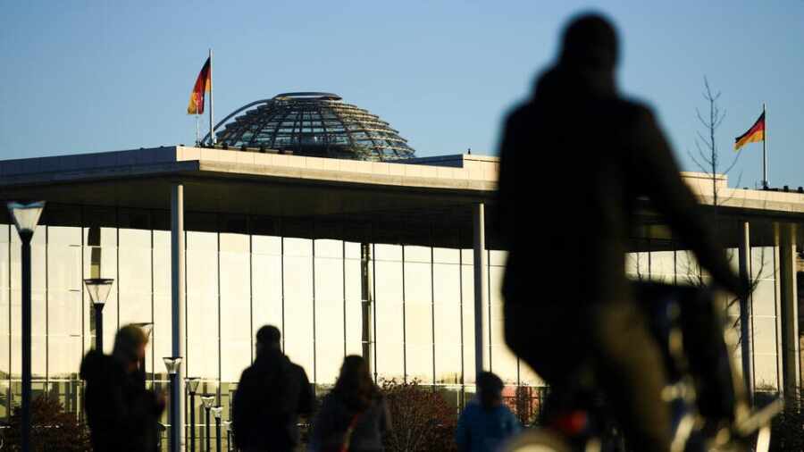 Берлин отчаянно мечется между Вашингтоном и Москвой