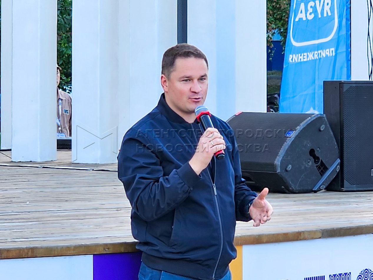 Директор парка «Яуза» Сапронов дал старт игре «Квиз Тайм» под открытым небом