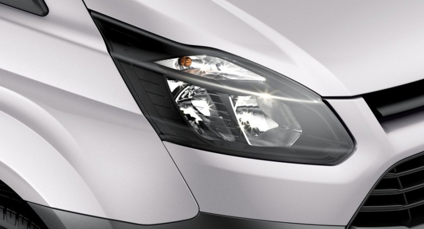 В России появились минивэны Ford Transit Custom 2023 года