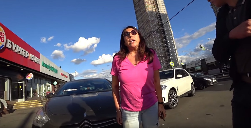 «Дали мне все ваши документы!» Очередная неадекватная женщина против СтопХама «Дали мне все ваши документы!» Очередная неадекватная женщина против СтопХама автомобили,на злобу дня,ПДД парковка