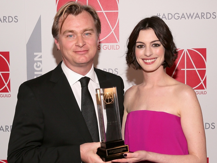 Энн Хэтэуэй рассказала о необычных съемках у Кристофера Нолана: "На его площадке нет стульев и никто никогда не сидит" Звезды,Новости о звездах