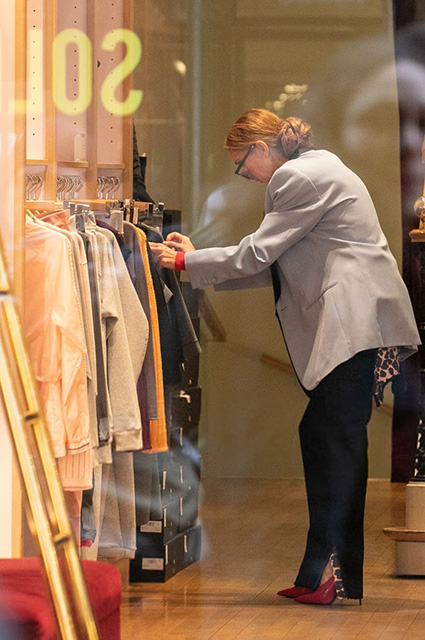 Водолазные костюмы, джинсы-варенки и улица Сезам: Селин Дион продолжает удивлять своими образами Водолазные костюмы, джинсы-варенки и улица Сезам: Селин Дион продолжает удивлять своими образами звездный стиль