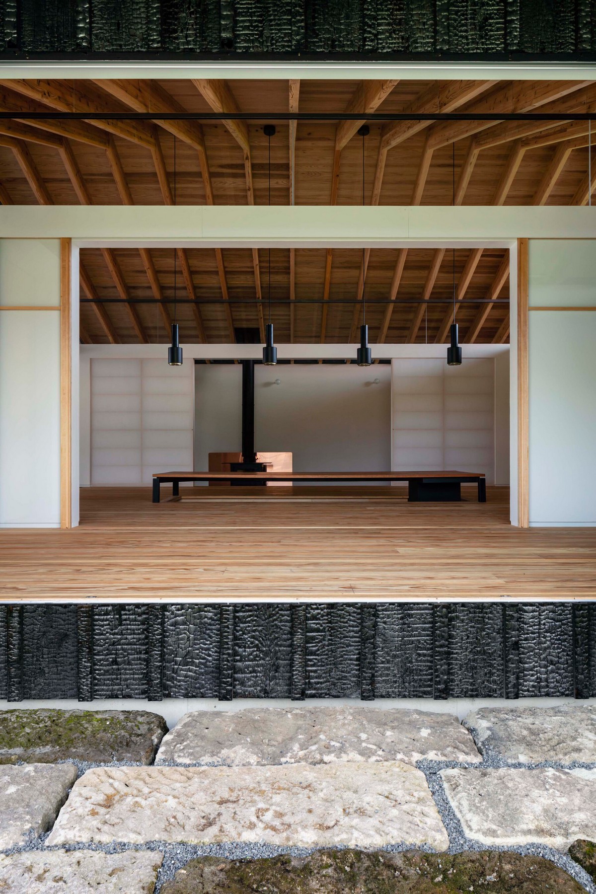 Обугленный дом выходного дня в Японии