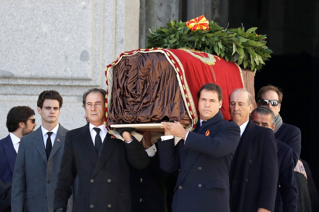 Тело Франсиско Франко было эксгумировано и перезахоронено на кладбище Мингоррубио под Мадридом