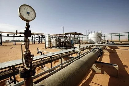 Страны из ОПЕК+ договорились увеличить добычу нефти