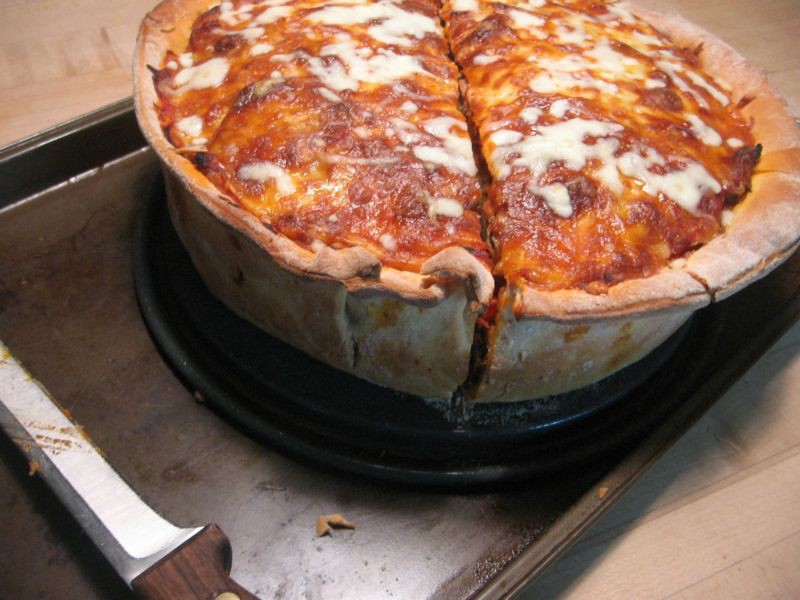 Многослойная пицца, до отвала напичканная мясом, для настоящих мужиков выпечка