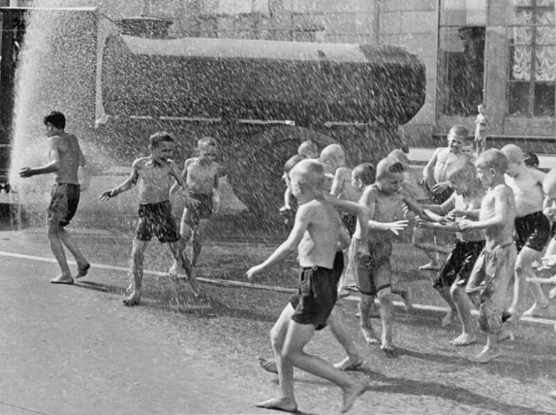 Детство без гаджетов: дворовые игры советских детей Детство без гаджетов: дворовые игры советских детей