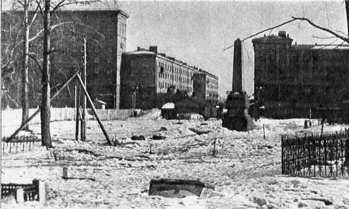 Памятник над братской могилой воинов, погибших в 1812 году. Дорогомиловское кладбище, 1947-1950 гг.