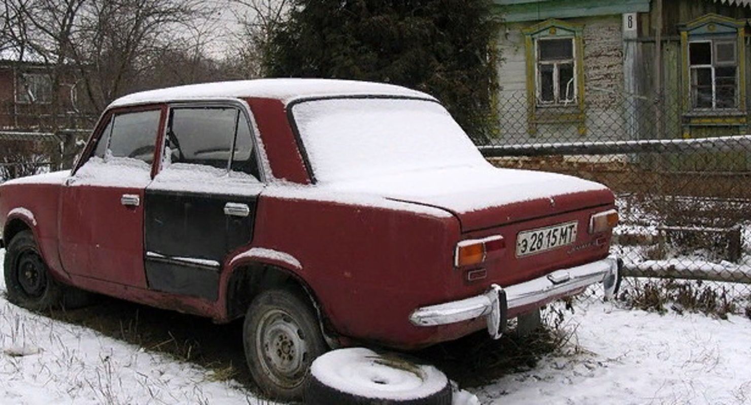 Машина после года простоя. Иж 412 ржавый. Машина после года простоя. Ваз 2105 гаражного хранения. Москвич 412 иж ржавый.