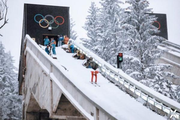 Олимпийская лыжная трасса для прыжков...