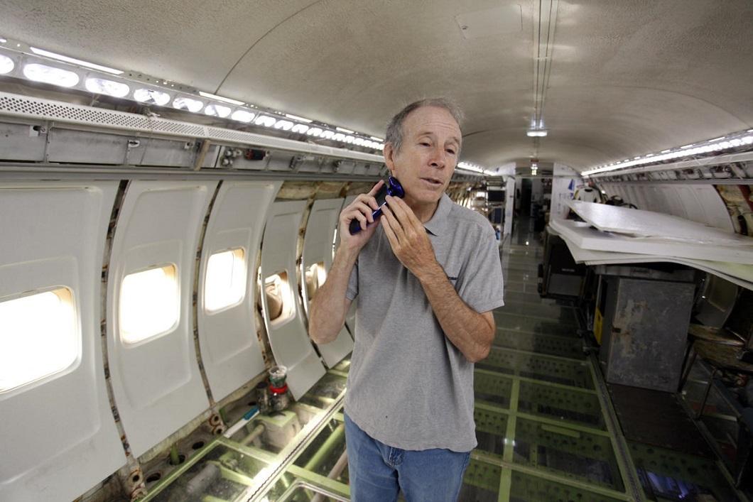 Пенсионер из США живет в Boeing 727 посреди леса