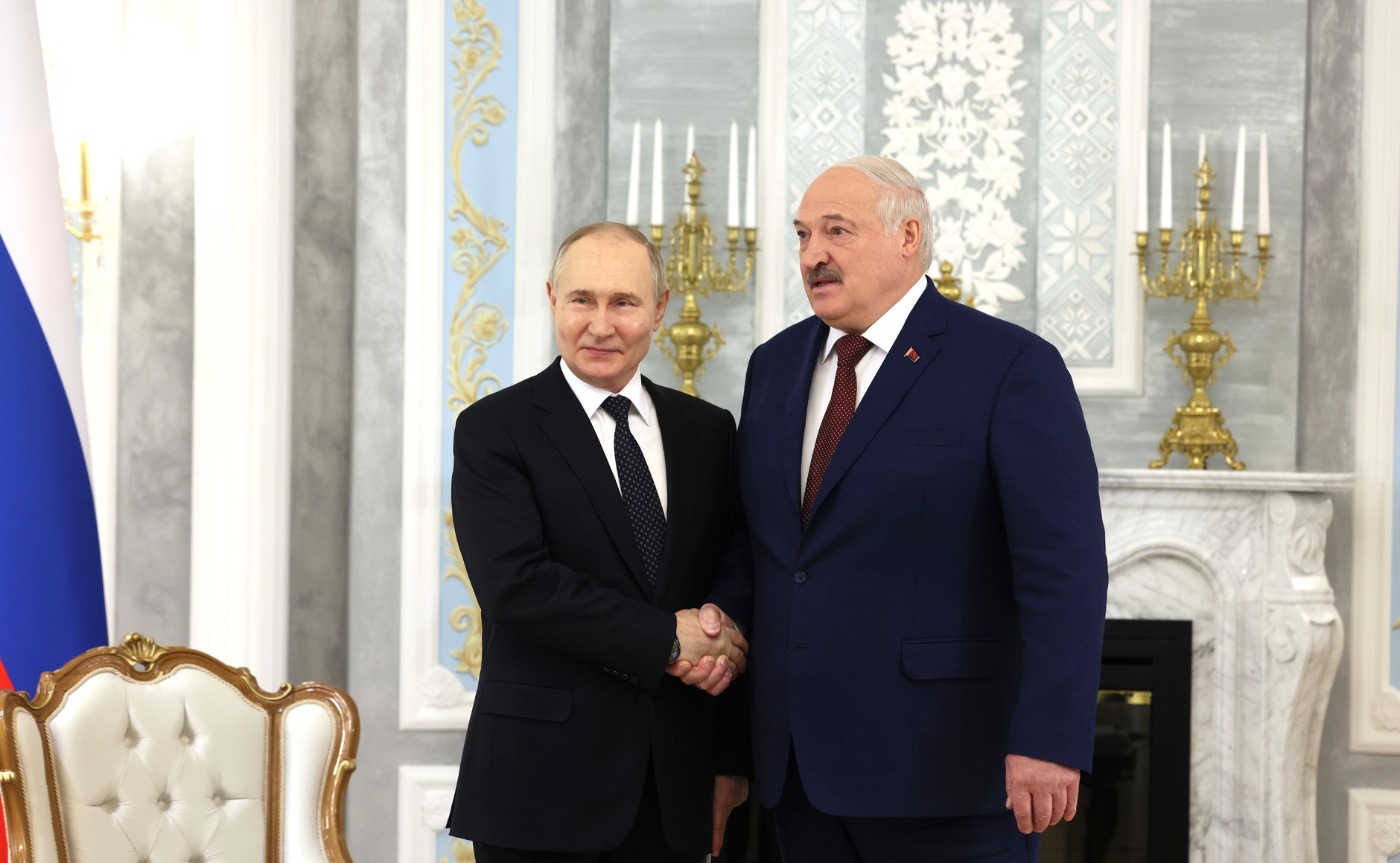 Лукашенко угостил Путина своим фирменным 