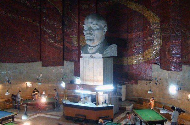 В Улан–Баторе (Монголия) открылась бильярдная в здании бывшего музея Ленина история, факты, фото