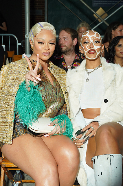 Vogue отпраздновал 130 лет масштабным праздником. Были все: Ирина Шейк, Канье Уэст, Джиджи Хадид, Михаил Барышников, Бруклин Бекхэм и Никола Пельтц Новости моды