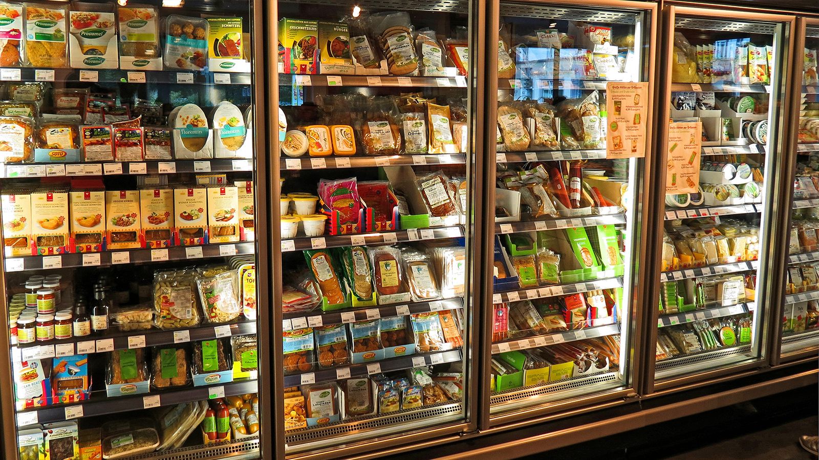 В сетевых продуктовых магазинах рассказали о причинах сокращения объемов торговли