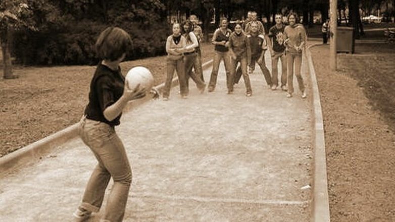 Детство без гаджетов: дворовые игры советских детей Детство без гаджетов: дворовые игры советских детей