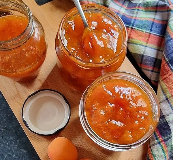Чтобы приготовить варенье из абрикосов в духовке, нужен только сахар и очищенные от косточки фрукты — рецепт простой и быстрый, а результат вам понравится как на вкус, так и по внешнему виду и...-9