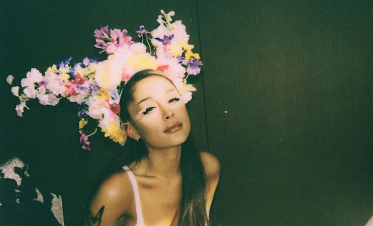 Ариана Гранде отметила день рождения в стиле хоррора "Солнцестояние"