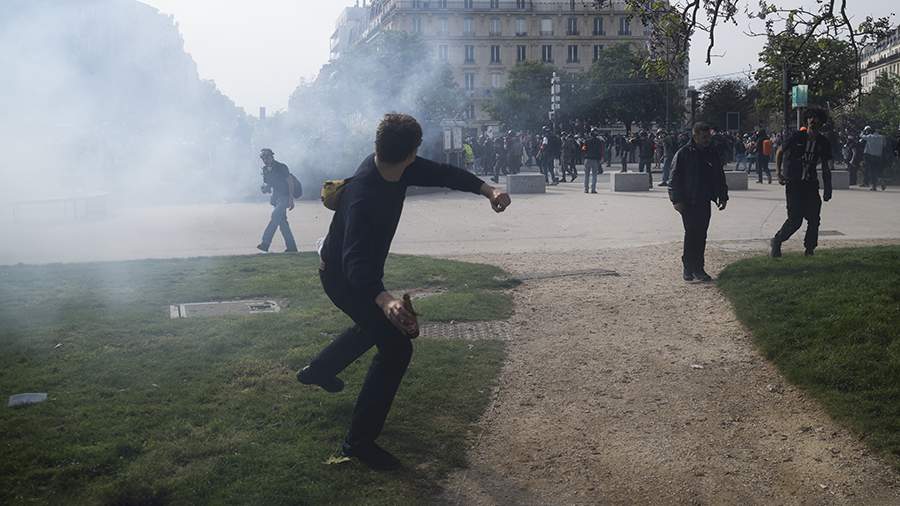 В Париже пострадали 57 полицейских в ходе первомайской демонстрации