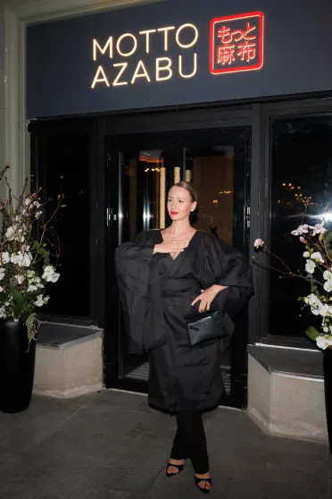 Евгения Медведева с женихом, Стеша Маликова, Елена Летучая и Артемий Лебедев на открытии ресторана Motto Azabu Иванов, Артемий, Мария, Алёна, Михаил, Барышников, Берман, Стеша, Медведева, КушнерКлим, Долидзе, ШипенкоЯн, Яновский, КаминМаксим, ЛиеваПавел, Маргарита, ресторатор, Дмитрий, ЗемскаяМарина, ВикулиныЕкатерина