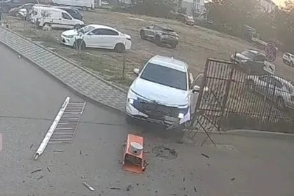В российском городе произошло ДТП из-за посадившей ребенка за руль матери