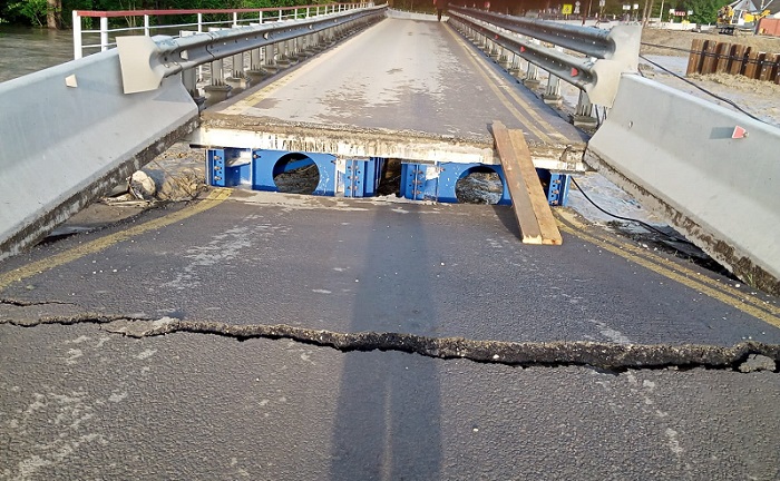 Подтопления продолжаются: в Мостовском и Апшеронском районах повреждены дороги