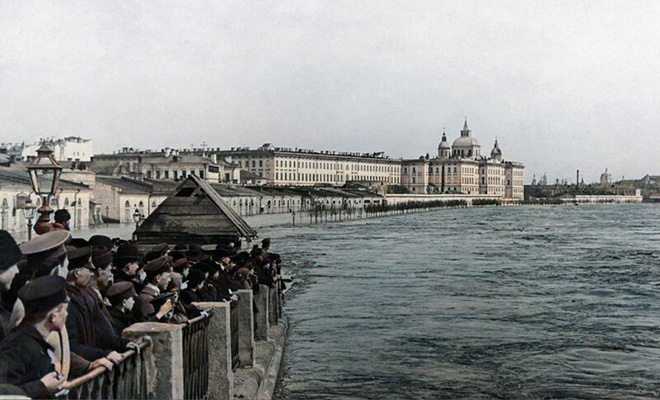 В апреле 1908 года вода в Москве реке поднялась на 9 метров. Редкие цветные фото явления, о котором сегодня не помнят почти, города, поднялась, Москве, Проснувшись, путешествовать, Площадь, Павелецкого, вокзала, стала, Крымский, озером, превратился, остров, подъезды, подоконников, первых, этажей Уже, после, Венеции»А