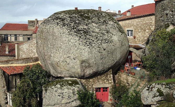 Монсанто: официально «самая португальская» деревня в мире Монсанто: официально «самая португальская» деревня в мире