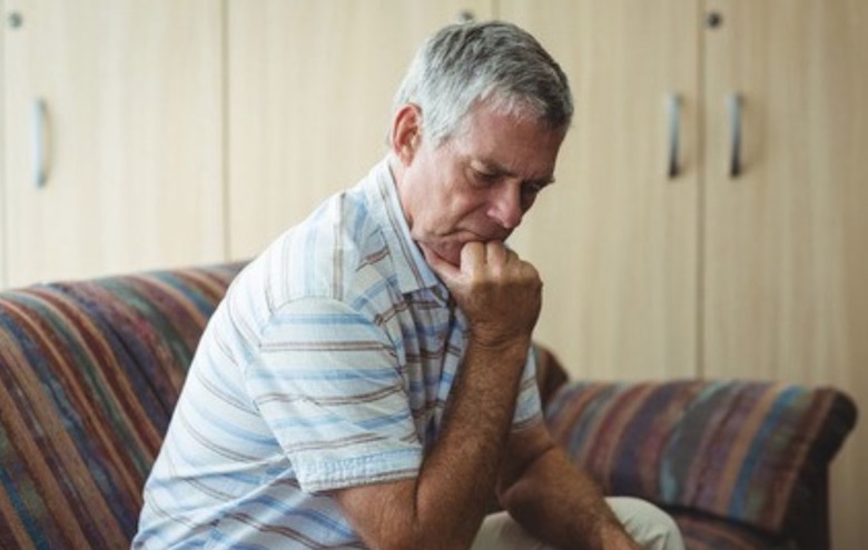 Я вас пятерых смог вырастить, а вы одного отца прокормить не можете