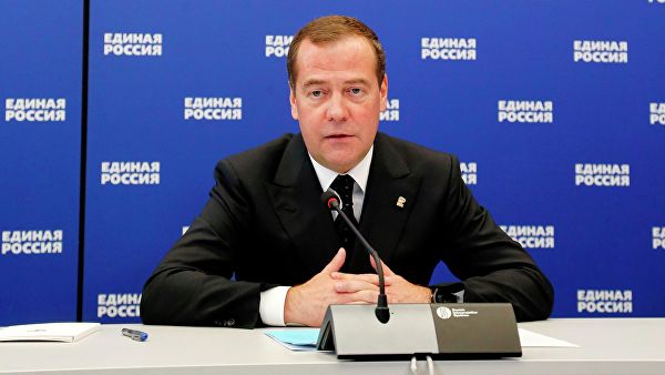 Дмитрий Медведев во время встречи с делегацией украинской партии Оппозиционная платформа - за жизнь