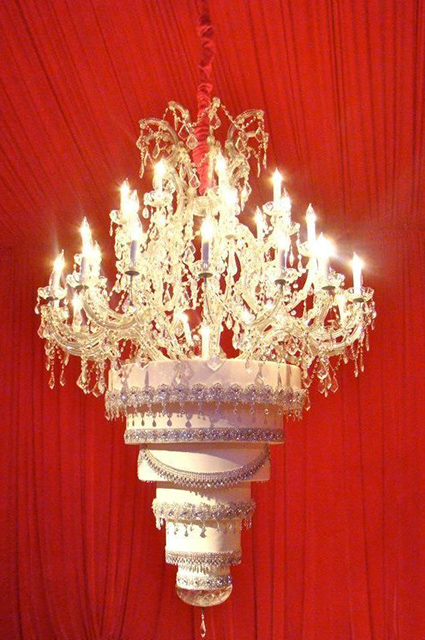 Торт-люстра, торт-облако и другие самые впечатляющие свадебные торты знаменитостей Торт-люстра, торт-облако и другие самые впечатляющие свадебные торты знаменитостей хроника, звезды, торты