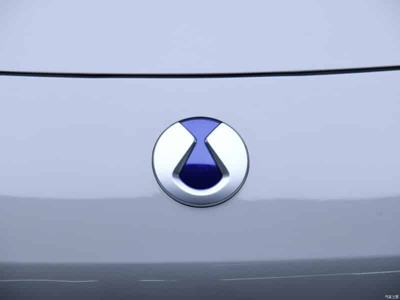 Denza, принадлежащая BYD, планирует ежемесячно продавать 10 000 электрических внедорожников N7, представлен интерьер