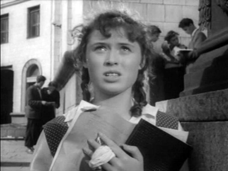 Одна из самых талантливых советских актрис Валентина Хмара ушла в 51 год, одинокая и всеми забытая Одна из самых талантливых советских актрис Валентина Хмара ушла в 51 год, одинокая и всеми забытая