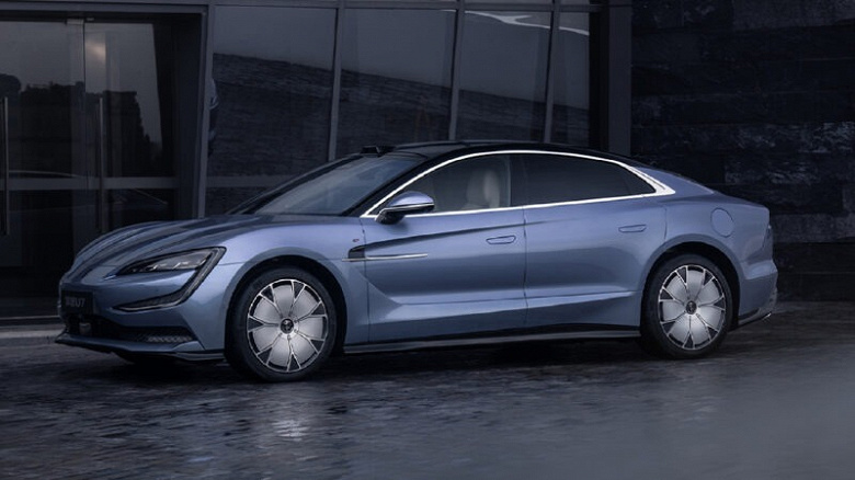 Современная замена Mercedes-Benz S-Class, BMW 7 Series и Audi A8L. Стартовало серийное производство премиального седана BYD Yangwang U7