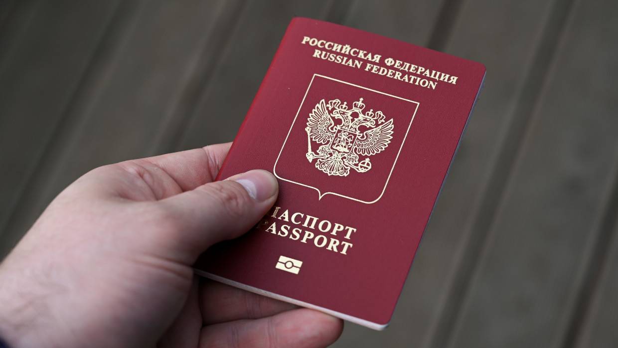 Депутат Госдумы Бурлаков предложил вернуть графу «национальность» в паспорт России