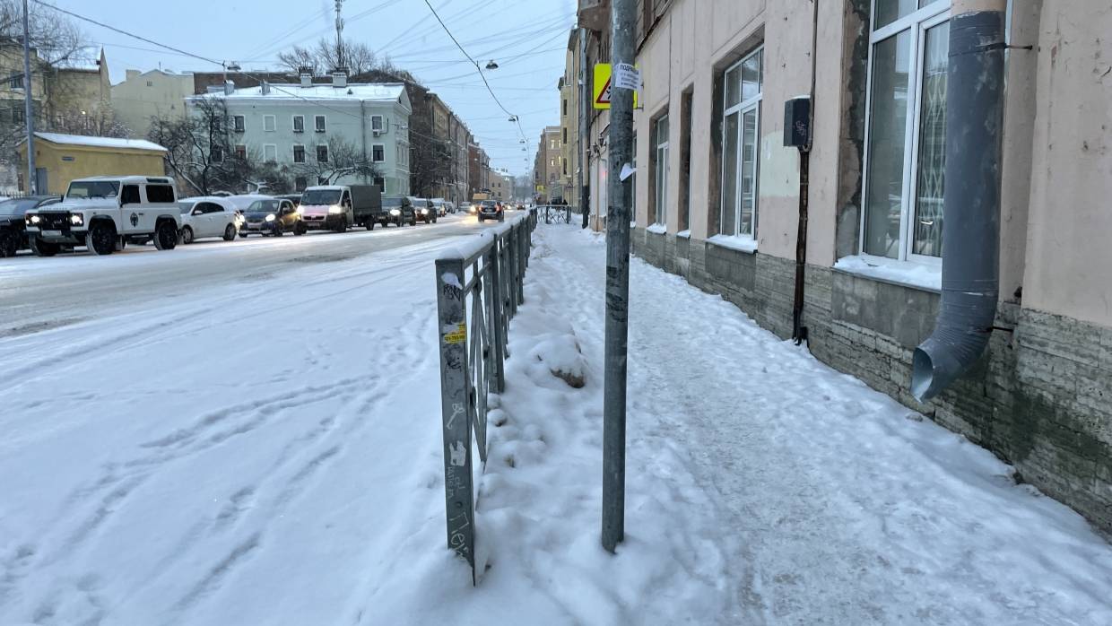  «Жалею о решении пойти гулять»: петербуржец получил серьезные ушибы из-за льда на тротуаре