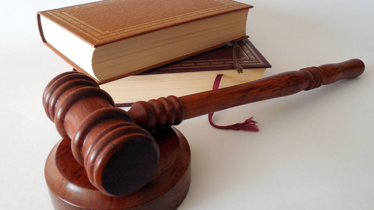 Суд в Брянске обязал скупого отельера выплатить горничной 150 тыс. вместо 23 тыс. рублей