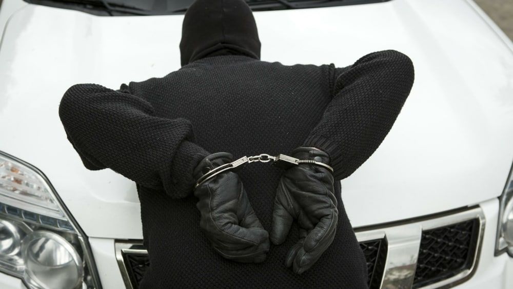 Ограбивших золотодобывающий прииск мужчин задержали в Красноярском крае