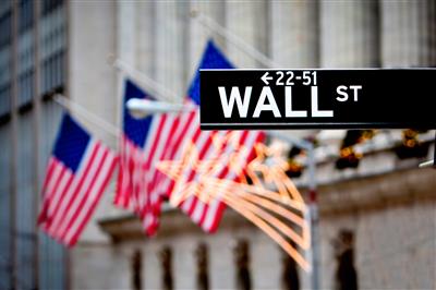 Фондовые биржи США снижаются на статданных и финотчетности
